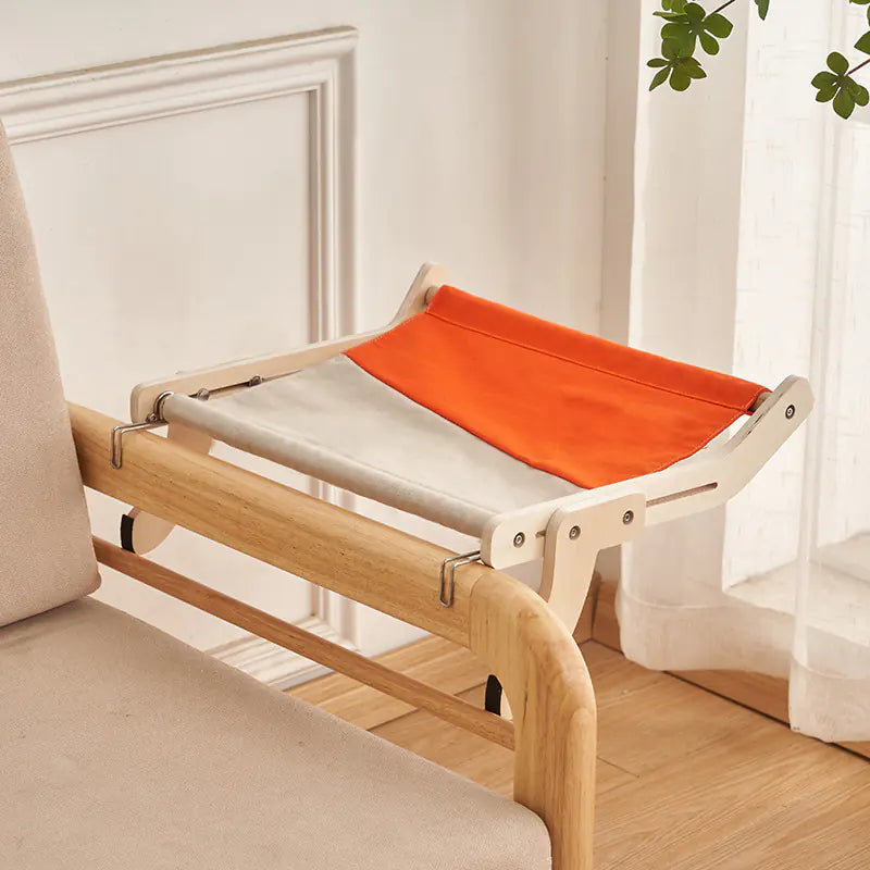 Kitty Window Lounge Bed