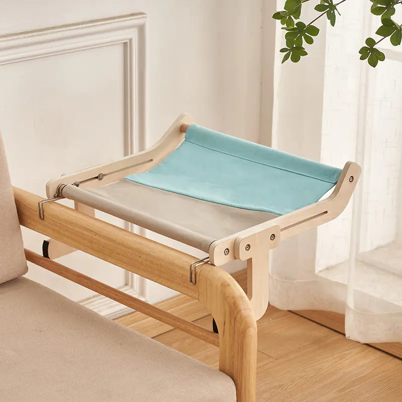 Kitty Window Lounge Bed