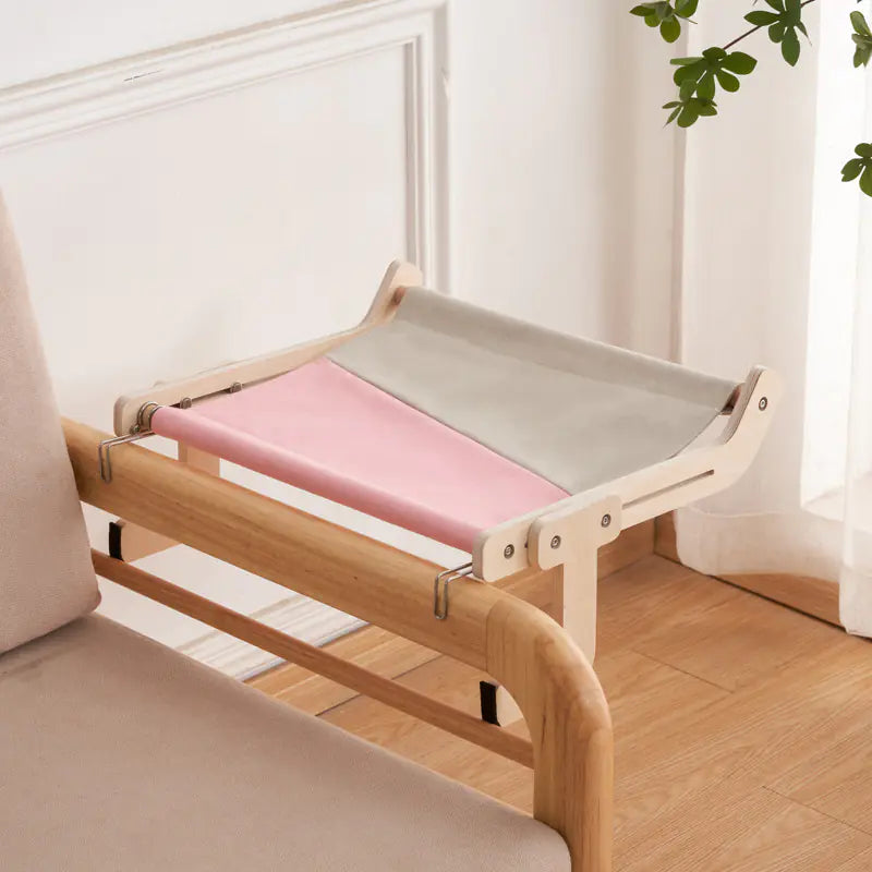 Kitty Window Lounge Bed