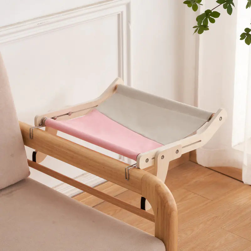 Kitty Window Lounge Bed